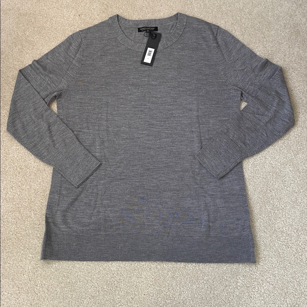 Banana Republic Heather Gray 100% Merino Sweater. NWT. Size medium.
